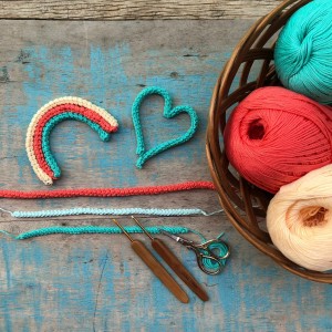 Tecendo cordões de crochet